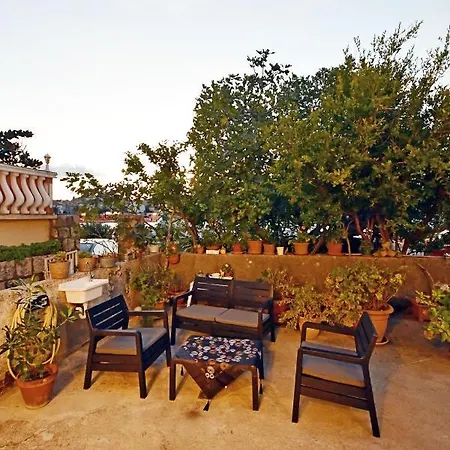 Frida Rab Apartman Banjol