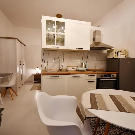 Frida Rab Apartman Banjol