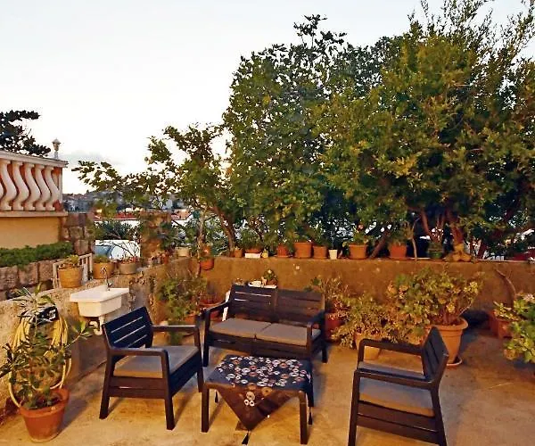 Frida Rab Apartment Banjol