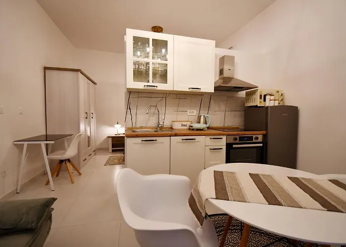 Frida Rab Apartman Banjol